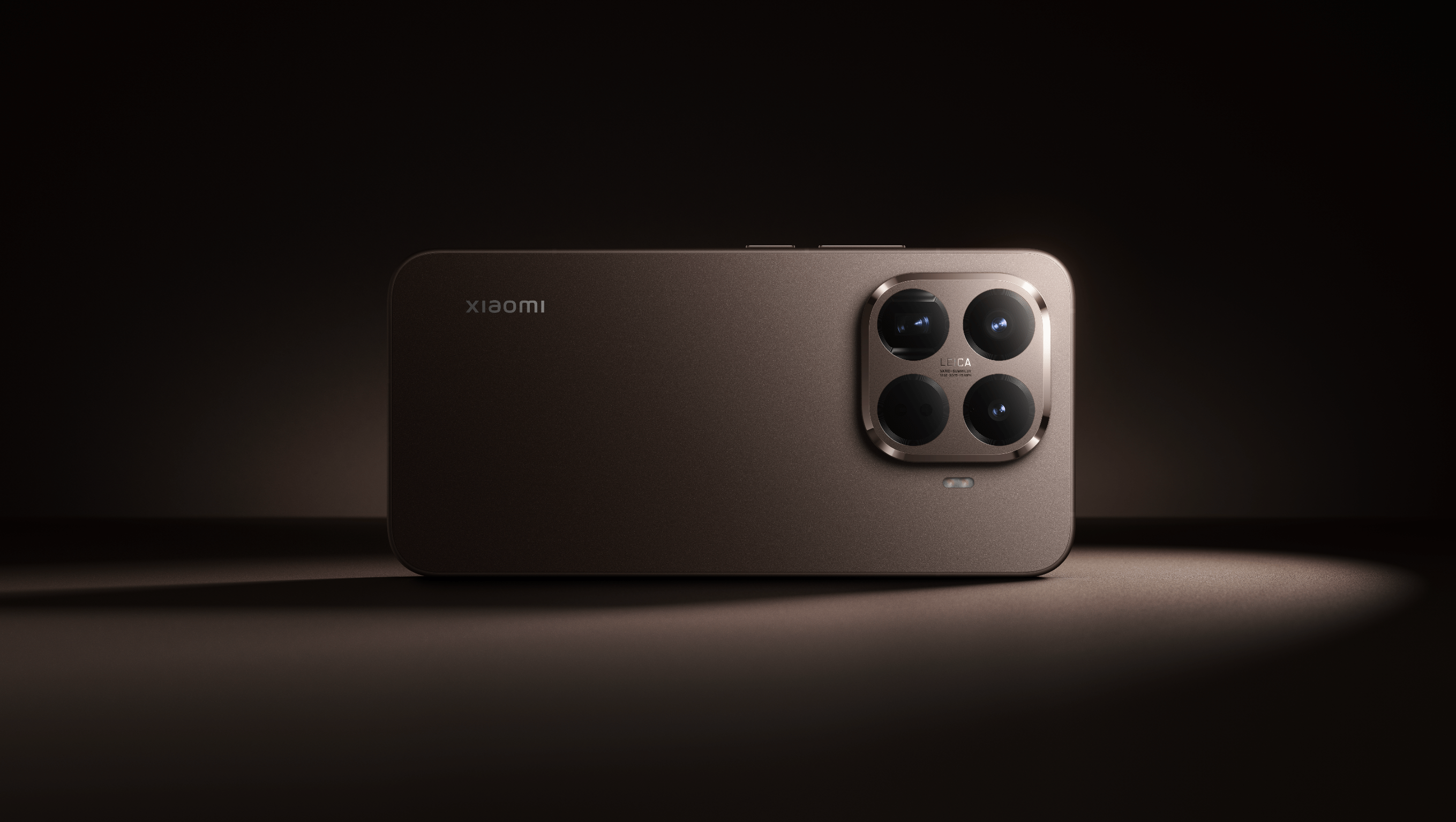Xiaomi 15T Pro em ângulo e módulo Leica